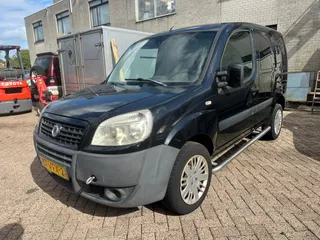 Fiat Dobl&ograve; 1.9 MultiJet SX 500 kg ( Motor Defect) Carrosserie zeer netjes met Airco.